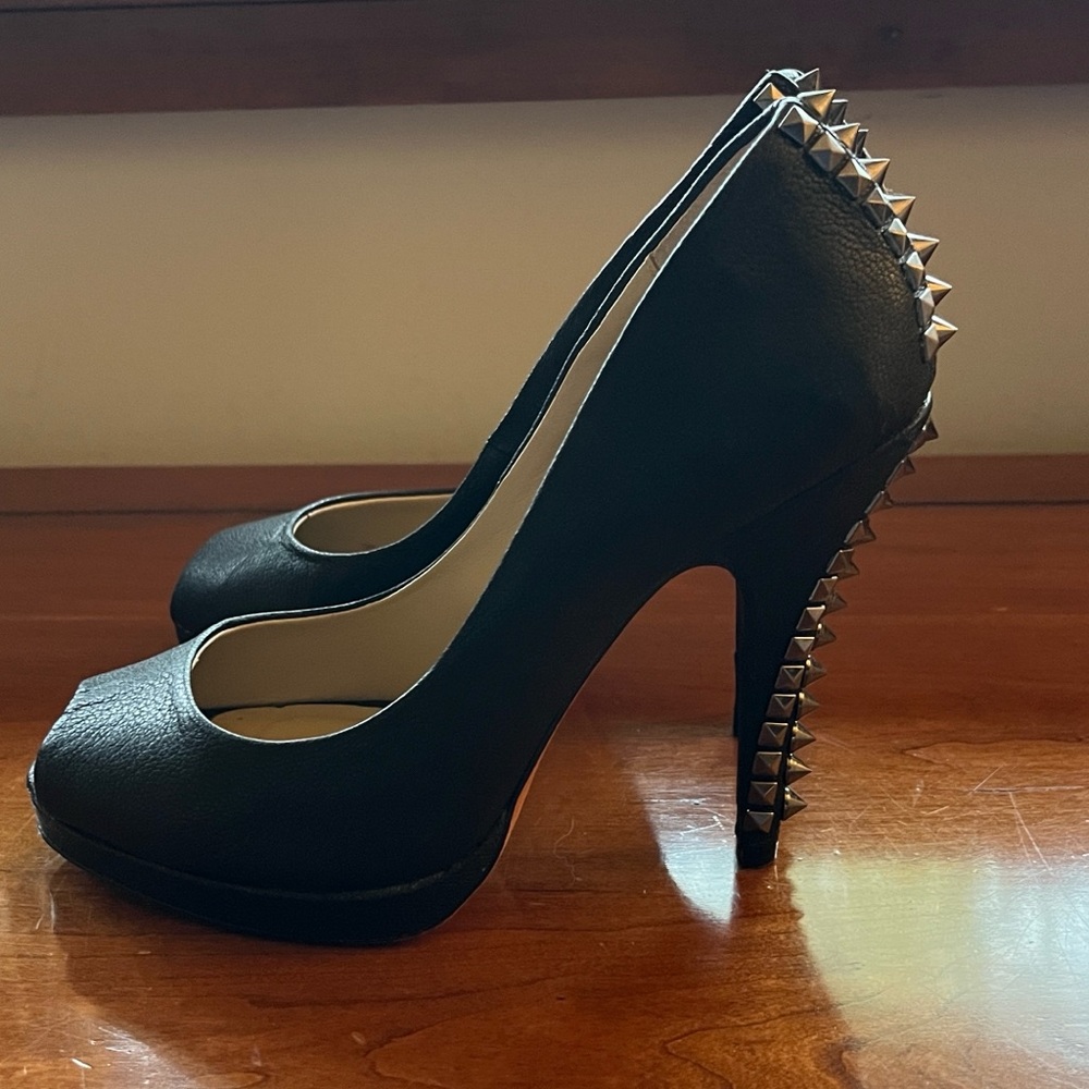 BCBG Maxazria Roxanne Black Heels